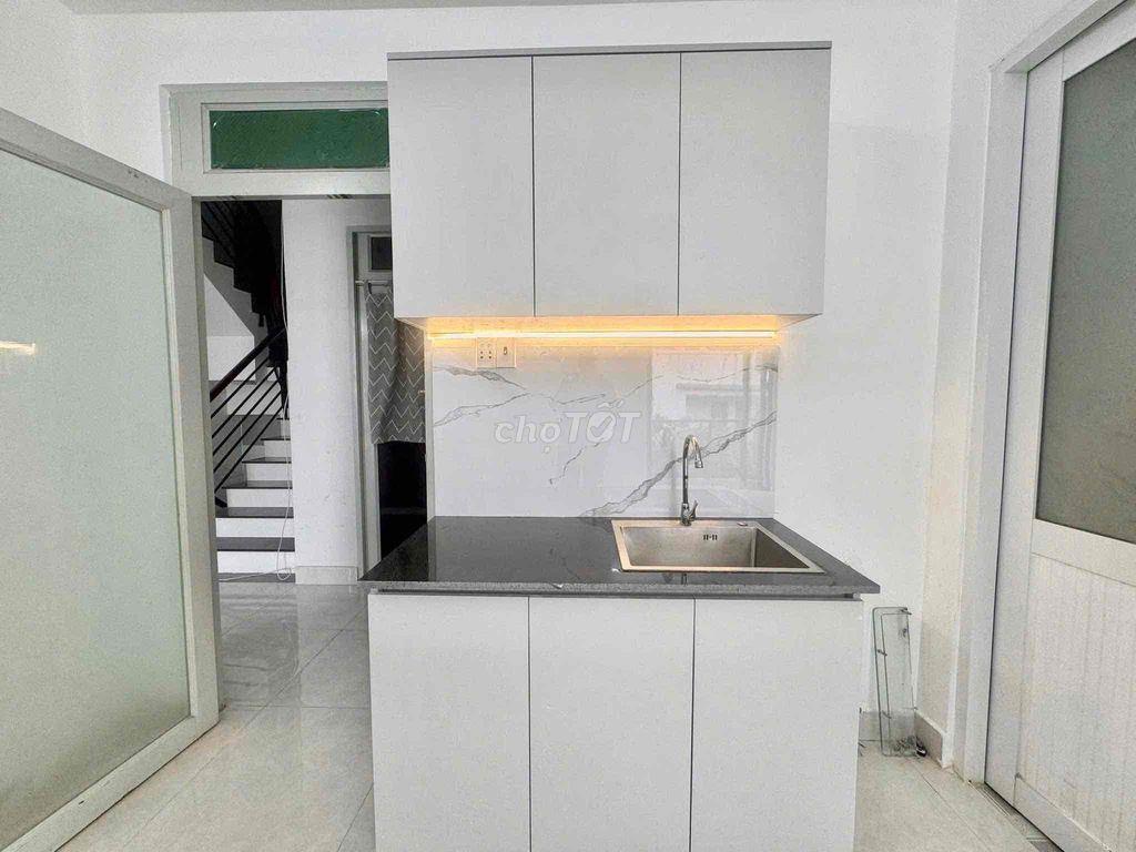 CHO THUÊ PHÒNG BAN CÔNG RỘNG RÃI GIÁ RẺ KV BẢY HIỀN