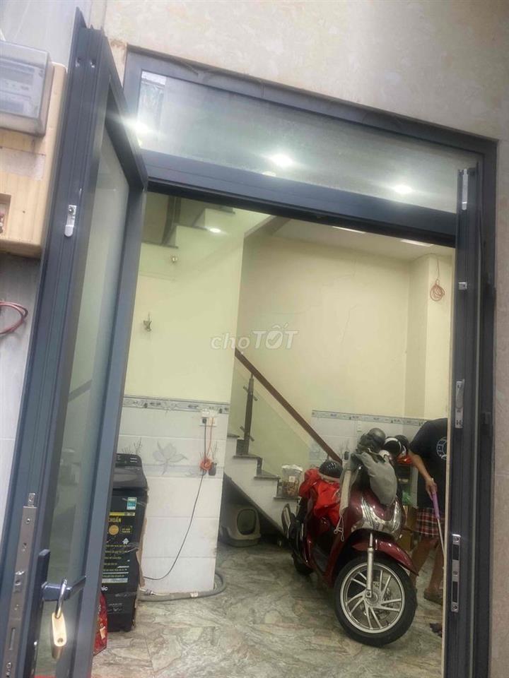cho thuê nhà nguyên căn 1 trệt 3 lầu  670/59/18 đvb