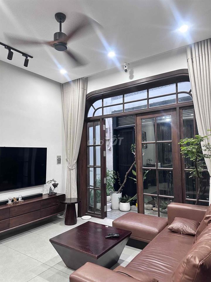 chính chủ bán nhà nội thất cao cấp.