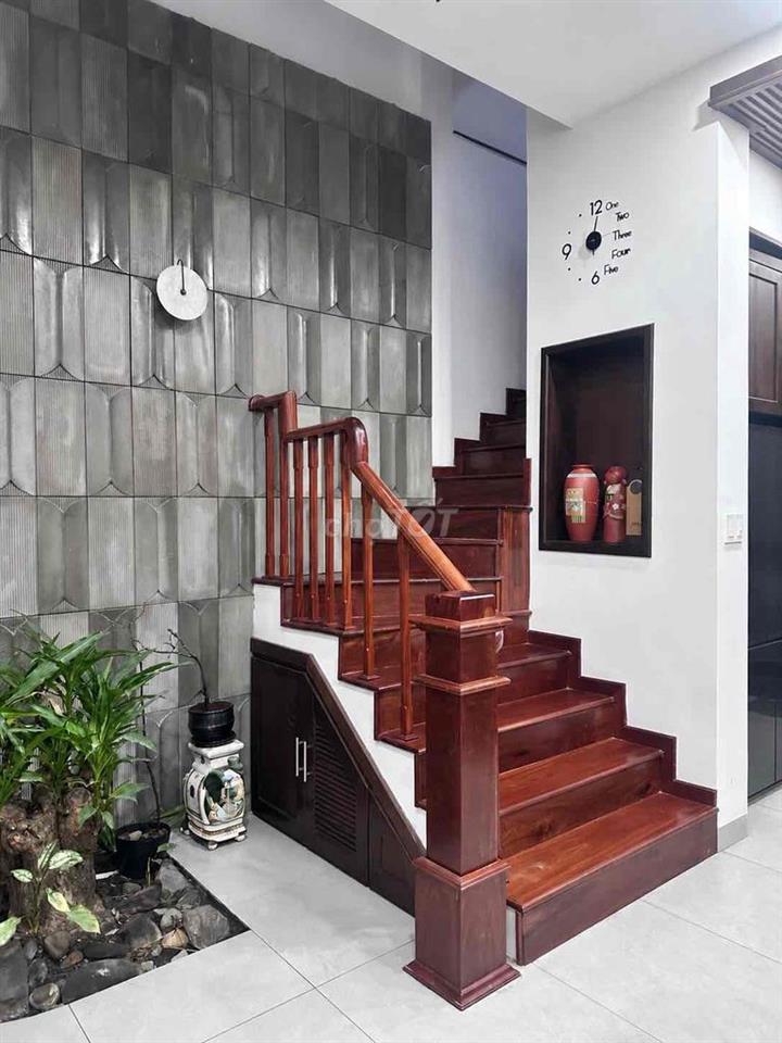 chính chủ bán nhà nội thất cao cấp.
