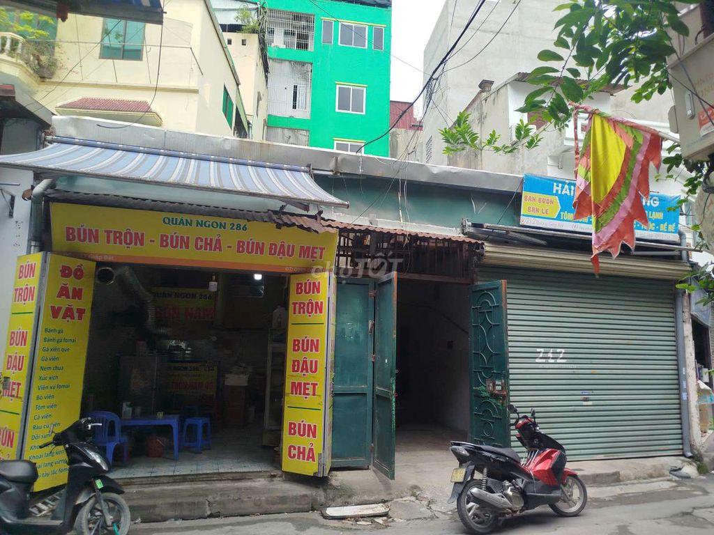 Bán nhà mặt đường Giáp Bát, 176m2, 300tr/m, SĐCC, pháp lý rõ ràng.