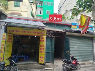 Bán nhà mặt đường Giáp Bát, 176m2, 300tr/m, SĐCC, pháp lý rõ ràng.