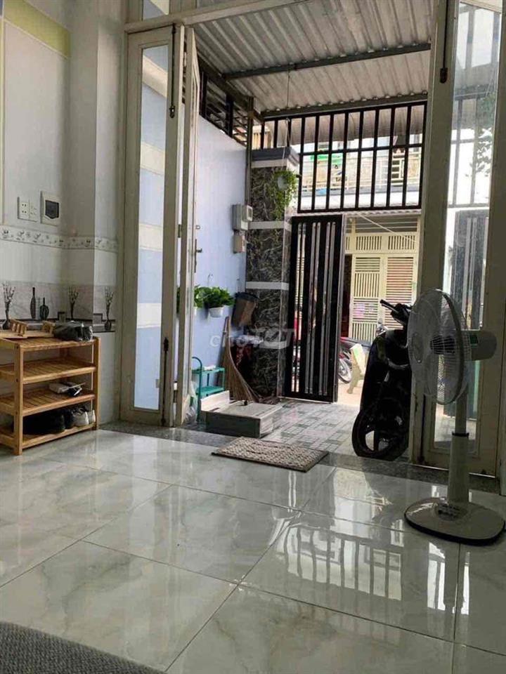 Cho thuê nhà hẻm xe hơi đường Bùi Văn Ngữ p. HT ,Q12