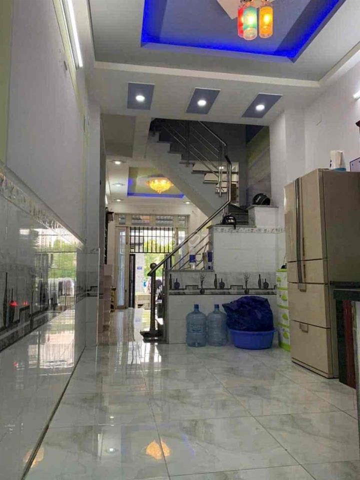 Cho thuê nhà hẻm xe hơi đường Bùi Văn Ngữ p. HT ,Q12