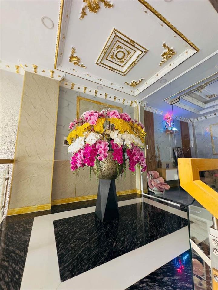 CHO THUÊ NHÀ 3 LẦU MỚI ĐẸP FULL NỘI THẤT THẠNH XUÂN 25 P. THỚI AN Q12