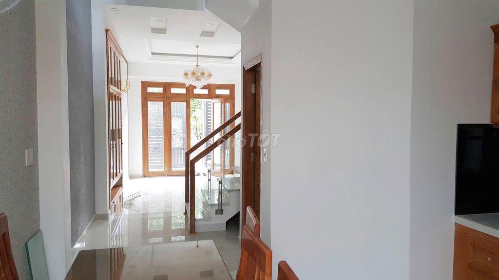 CHO THUÊ NHÀ 3 LẦU MỚI ĐẸP HẺM XE TẢI LÊ THỊ RIÊNG P. THỚI AN Q12