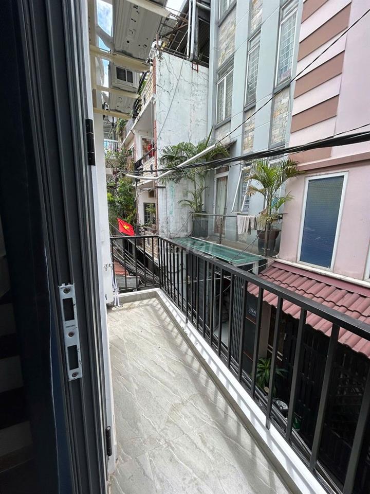 Chính chủ bán nhà xinh, gần chợ và mặt tiền, ngay trung tâm Tân Bình