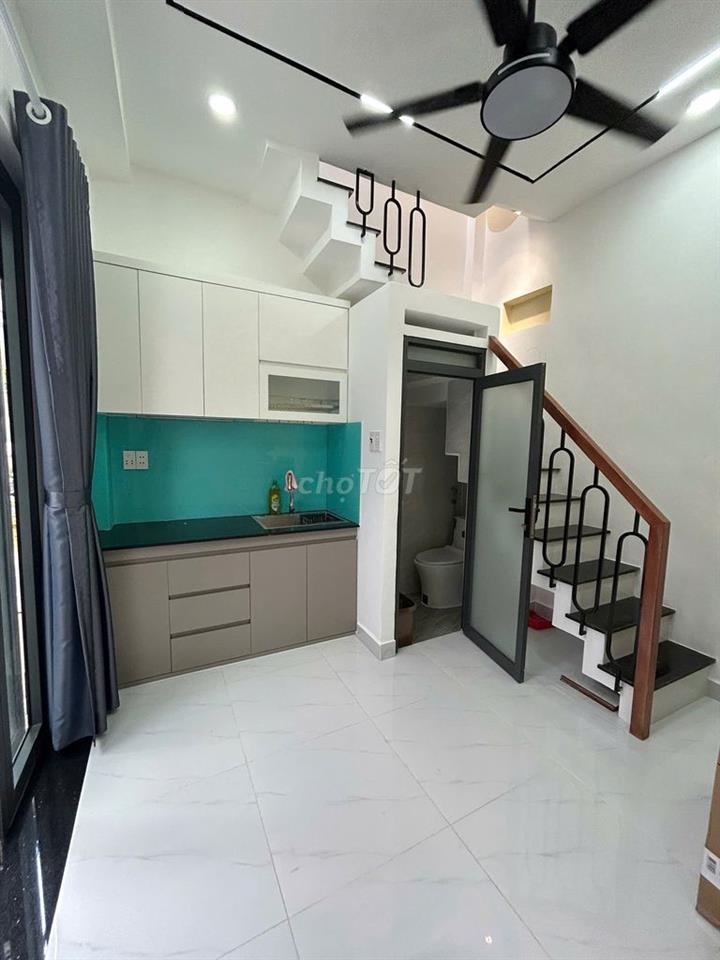 Chính chủ bán nhà xinh, gần chợ và mặt tiền, ngay trung tâm Tân Bình