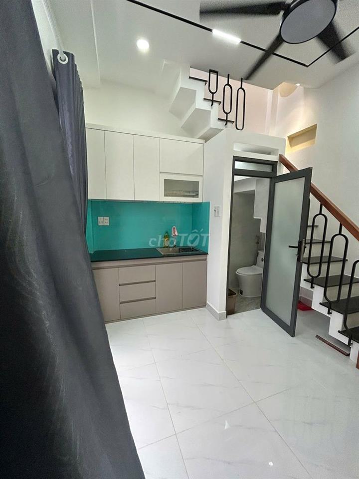 Chính chủ bán nhà xinh, gần chợ và mặt tiền, ngay trung tâm Tân Bình