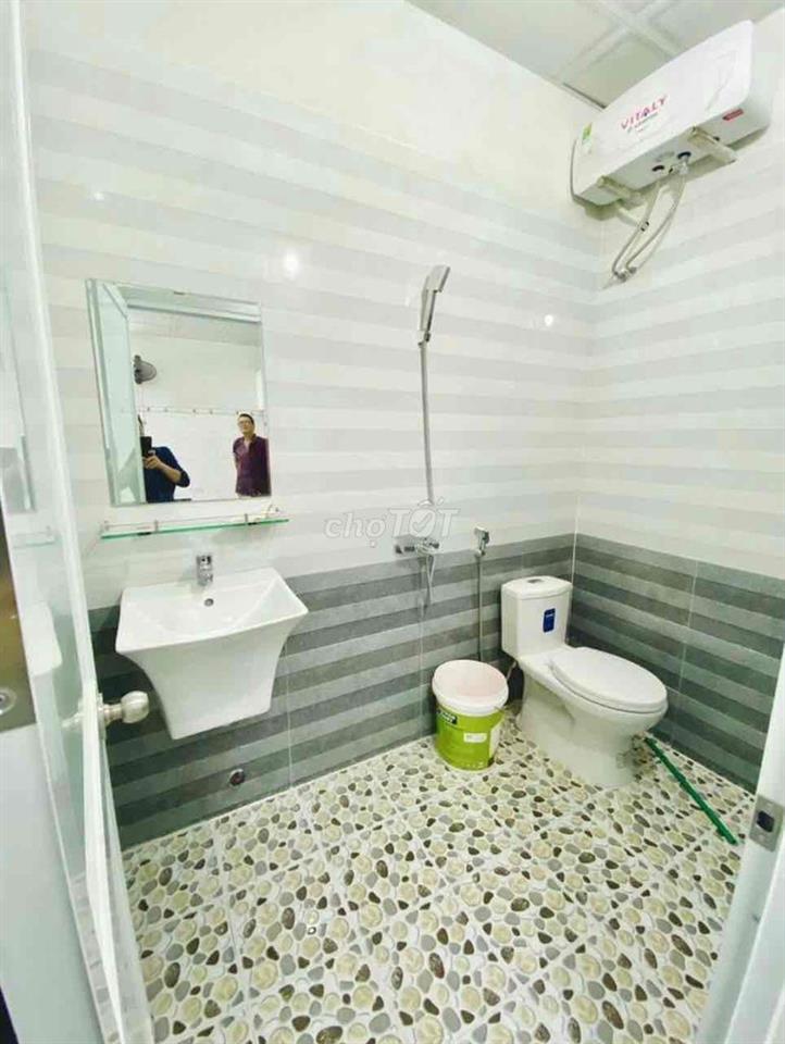 CHIA PHÒNG Ở TRONG NHÀ - CHỈ CHO NỮ THUÊ