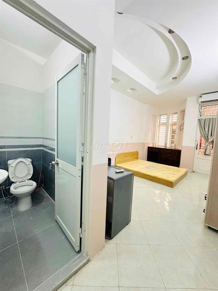 PHÒNG BAN CÔNG FULL NỘI THẤT – NGAY CAO THẮNG, QUẬN 10