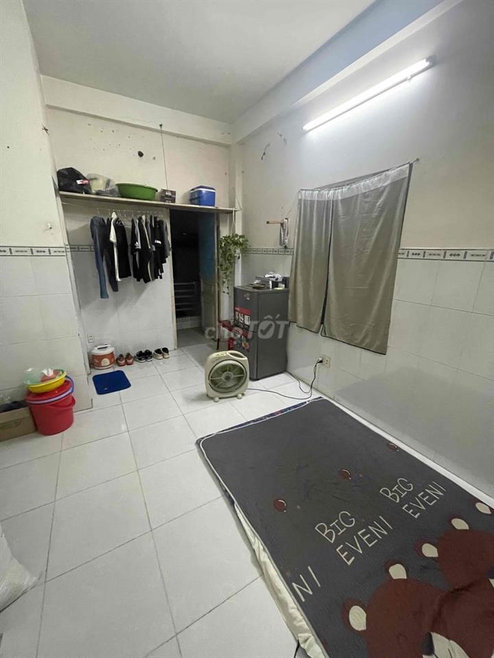 bass lại phòng cho a cần để lấy cọc giá thuê rẻ phòng có cầu thang may
