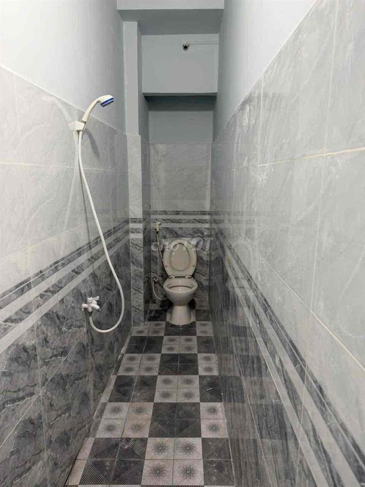 Cần cho thuê nhà cấp 4 gần chợ Đông Thạnh, sân banh An Kì