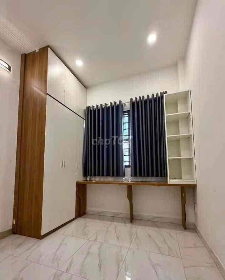 Nguyên căn cho thuê HXT 1t 2l st Phạm Văn Đồng Gò Vấp.