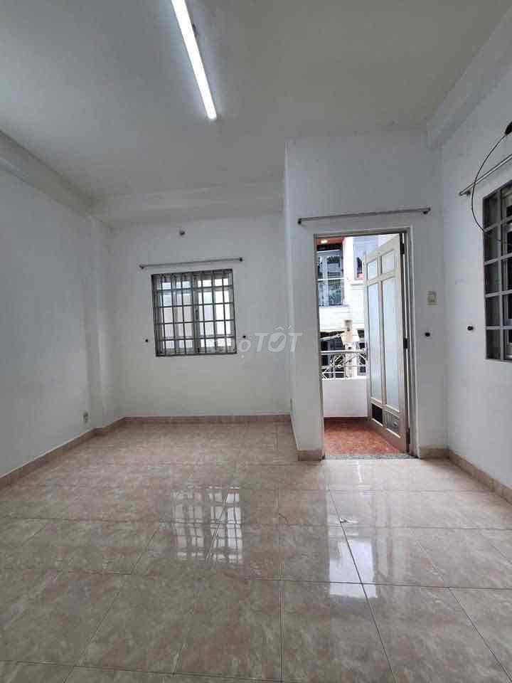 Cho thuê nhà nguyên căn 1t 2l st Nguyễn Duy Dương Quận 10.