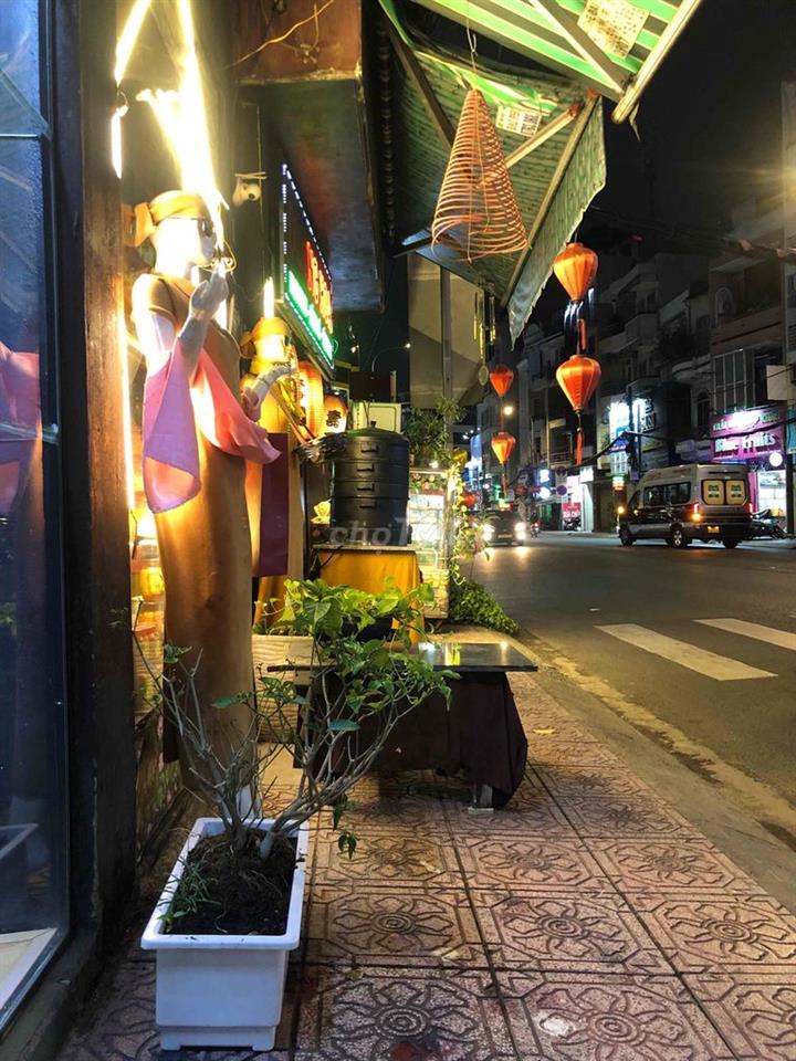 mặt bằng đẹp đông ngừoi