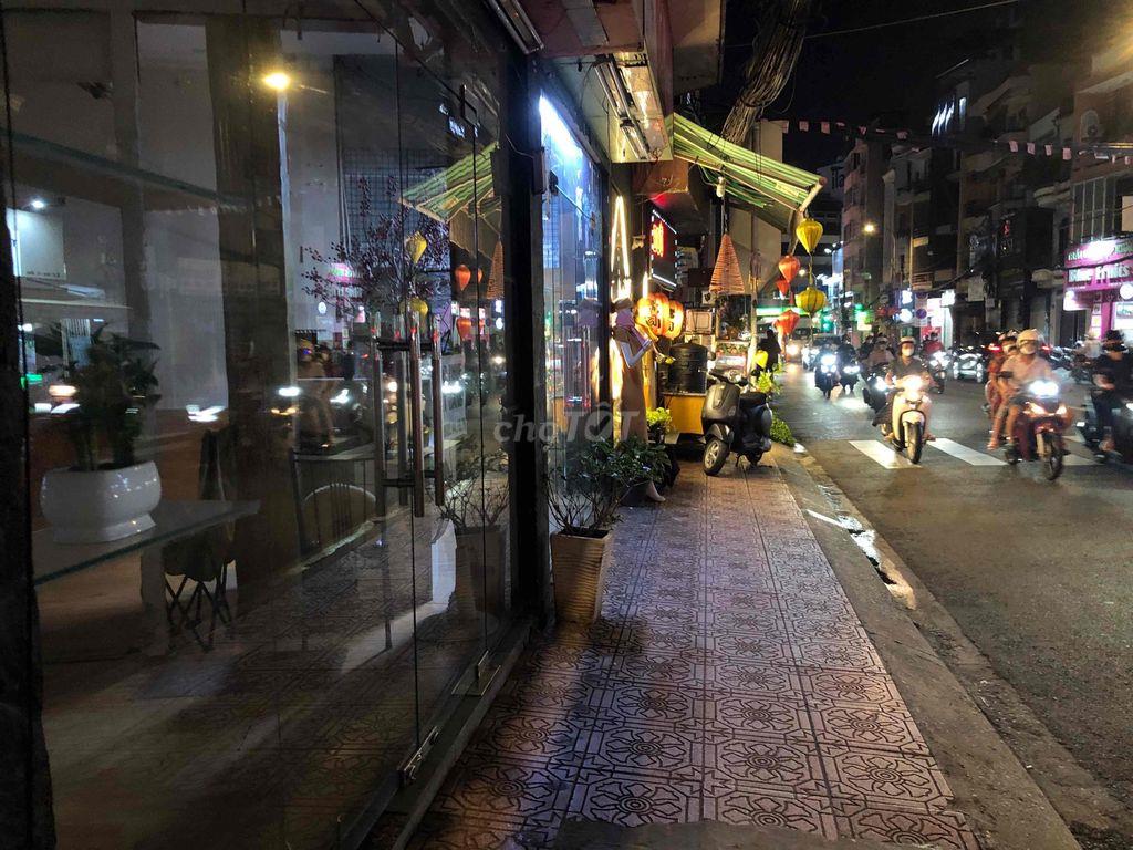 mặt bằng đẹp đông ngừoi