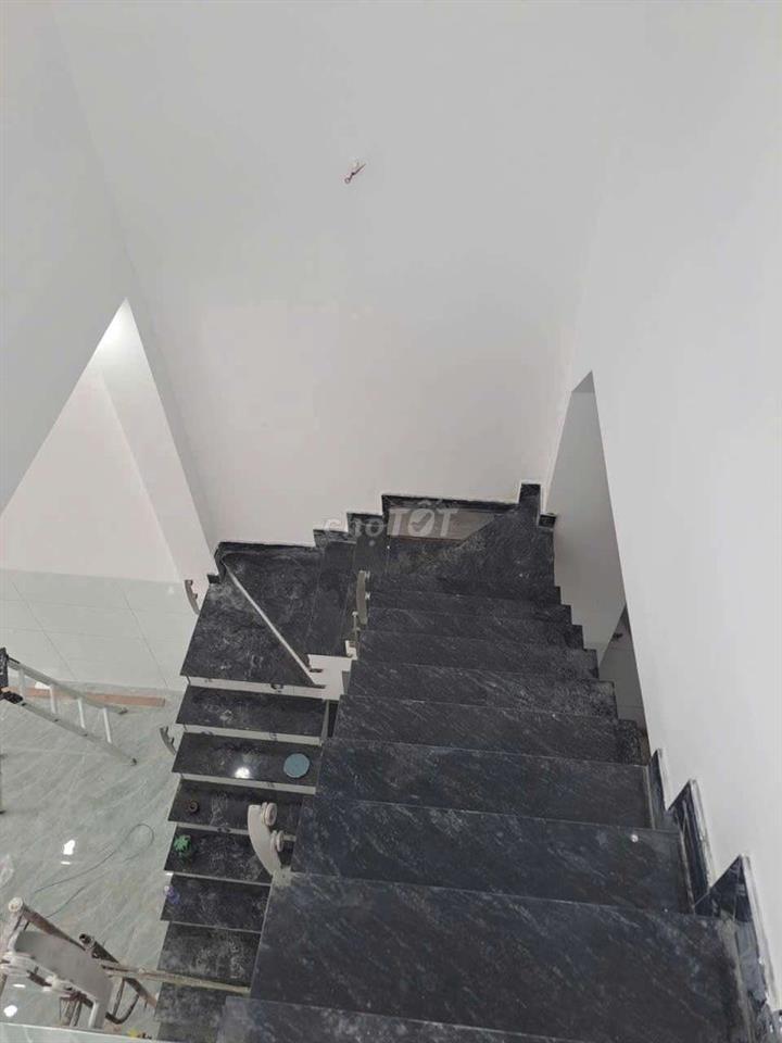 Nhà Mã Lò - Bình Tân 4x16m 2 lầu giá 3.8 tỉ