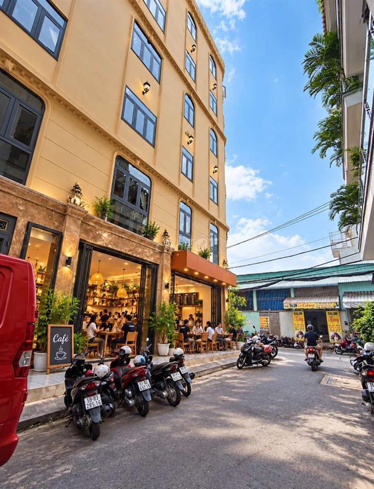 Tòa nhà Góc 2 mặt tiền 4 lầu, có thang máy