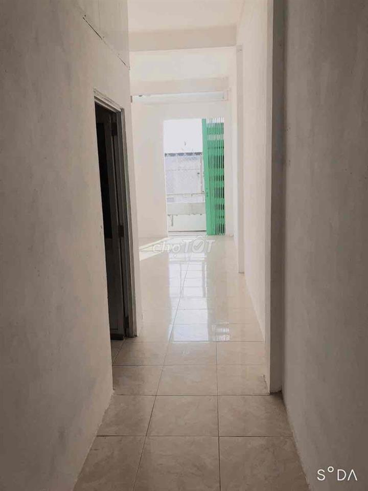 Căn hộ chung cư lầu 3, Lô D Chung cư Lạc Long Quân, phường 5, Quận 11
