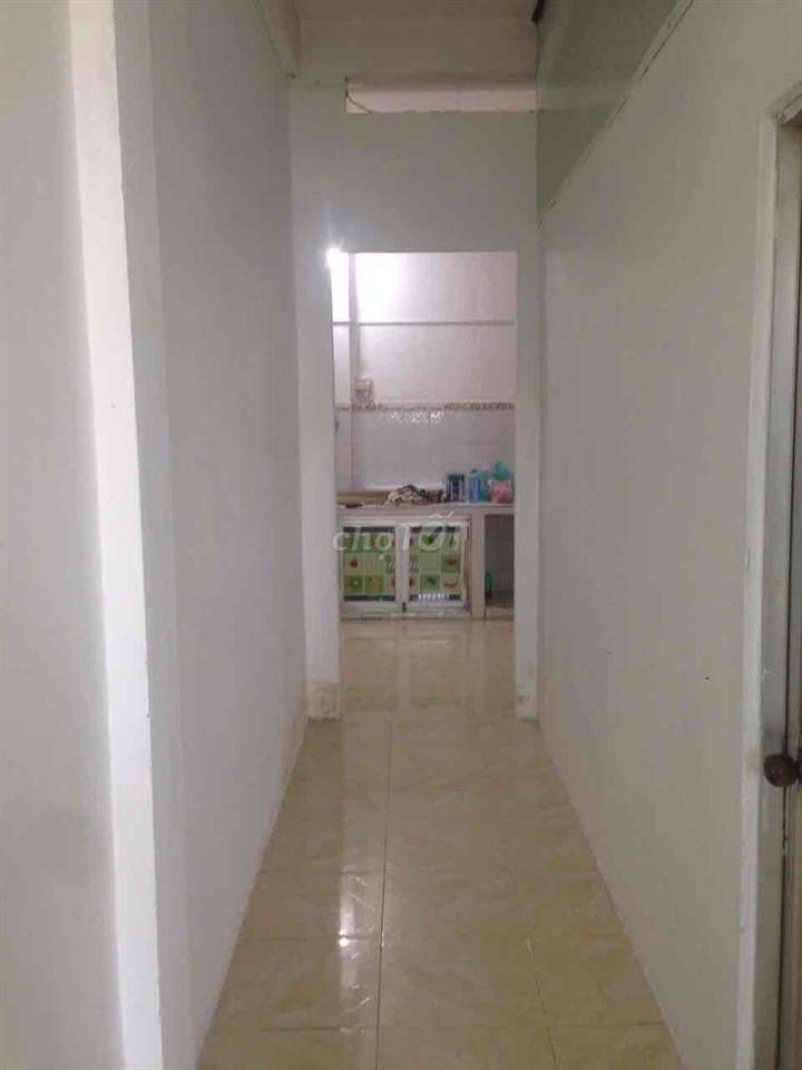 Căn hộ chung cư lầu 3, Lô D Chung cư Lạc Long Quân, phường 5, Quận 11