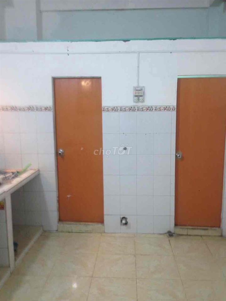 Căn hộ chung cư lầu 3, Lô D Chung cư Lạc Long Quân, phường 5, Quận 11