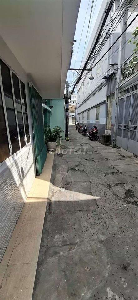 Bán nhà ngang 8.6m Q7, dòng tiền 24tr/th, sổ hồng riêng