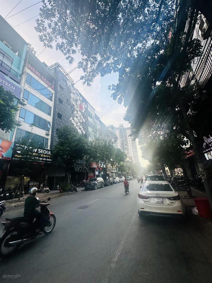 Bán nhà KBT 3.5 tầng mặt phố Nguyễn Thị Định MB:55m MT:6m.