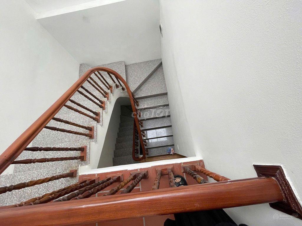 Cần bán nhà KBT 3,5 tầng khu phân lô Giảng viên ĐH Ngõ 95 Chùa Bộc.
