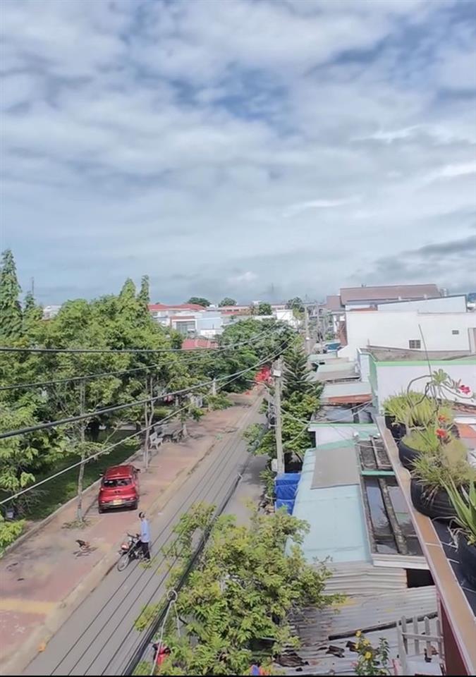 Bán 3 căn nhà liền kề mặt tiền Nguyễn Viết Xuân, mỗi căn 5x15m