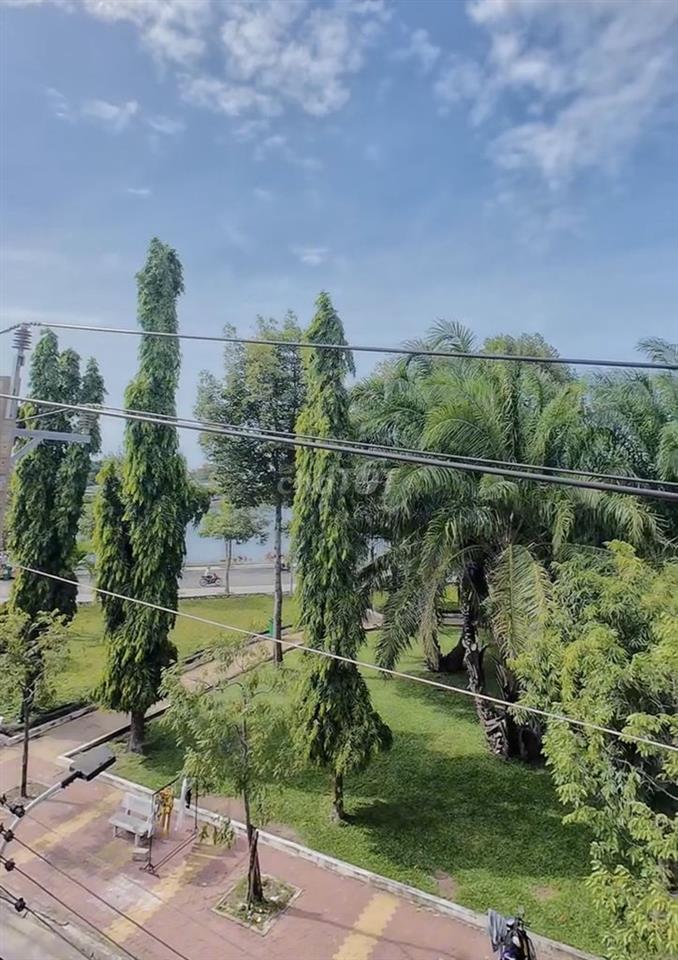 Bán 3 căn nhà liền kề mặt tiền Nguyễn Viết Xuân, mỗi căn 5x15m