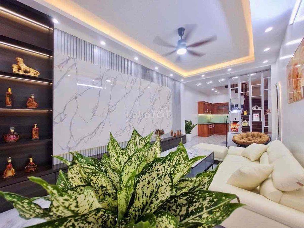 Cho thuê nhà Xuân La phân lô vỉa hè DT 60m², 5 tầng, 5PN full đồ 18 tr