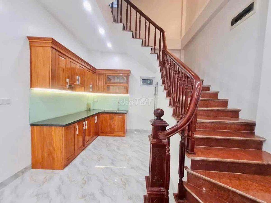 Cho thuê nhà Xuân La phân lô vỉa hè DT 60m², 5 tầng, 5PN full đồ 18 tr