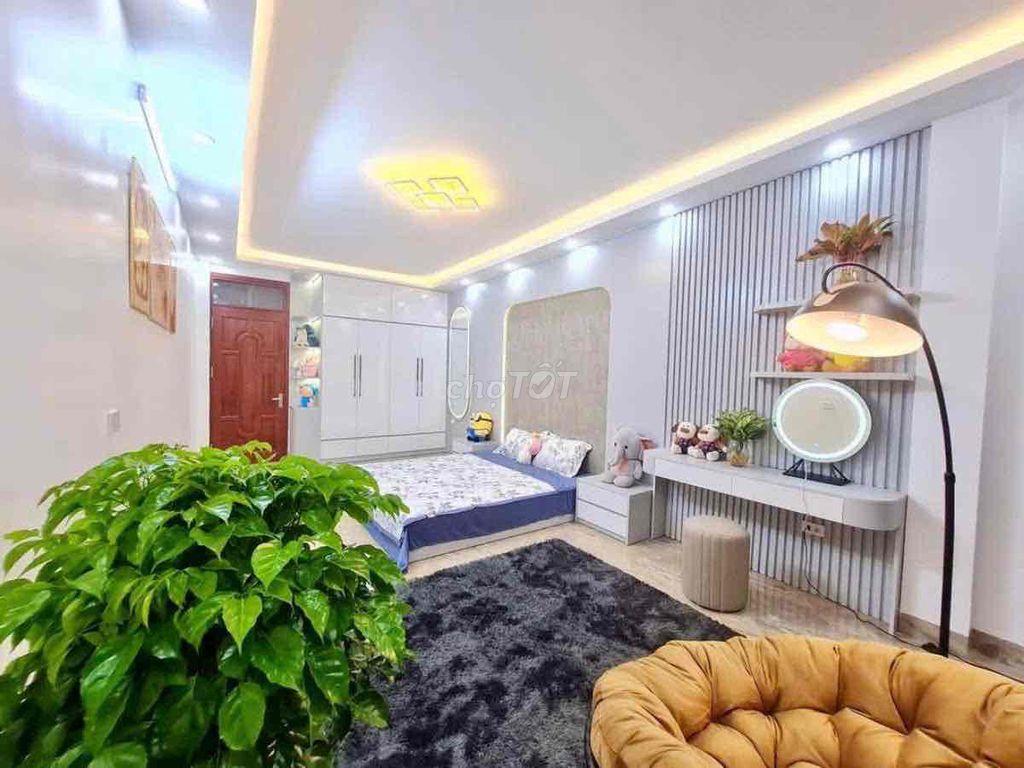 Cho thuê nhà Xuân La phân lô vỉa hè DT 60m², 5 tầng, 5PN full đồ 18 tr