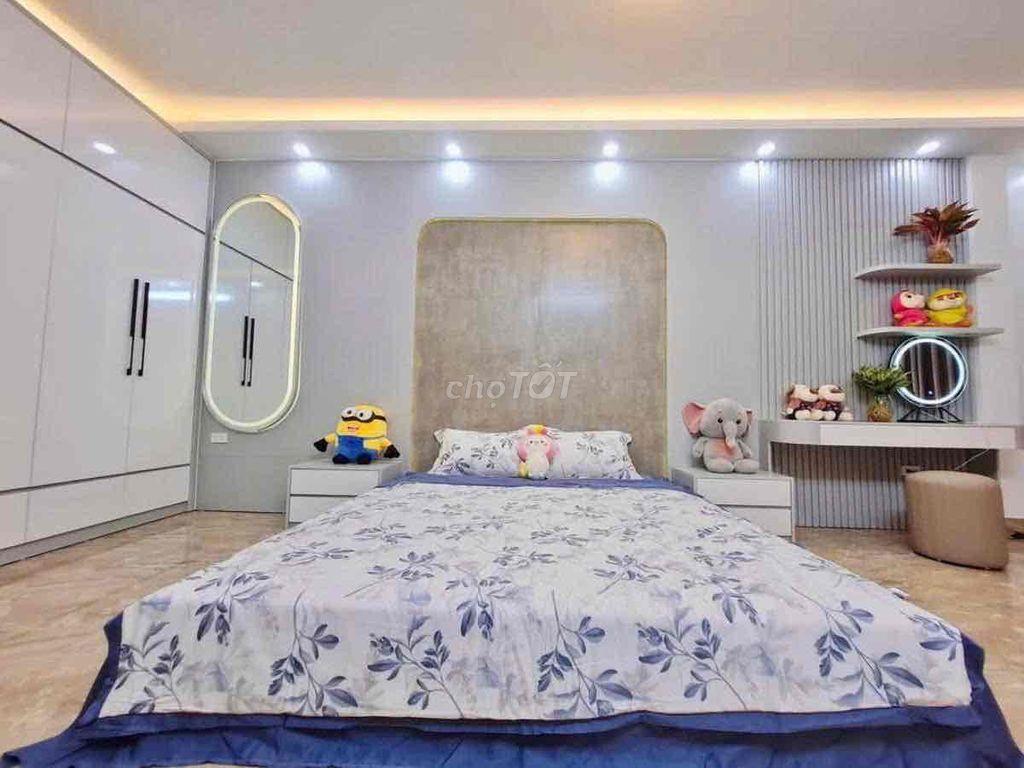 Cho thuê nhà Xuân La phân lô vỉa hè DT 60m², 5 tầng, 5PN full đồ 18 tr