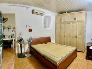 Nhà đất có sân rộng thoáng đỗ được oto 7 chỗ