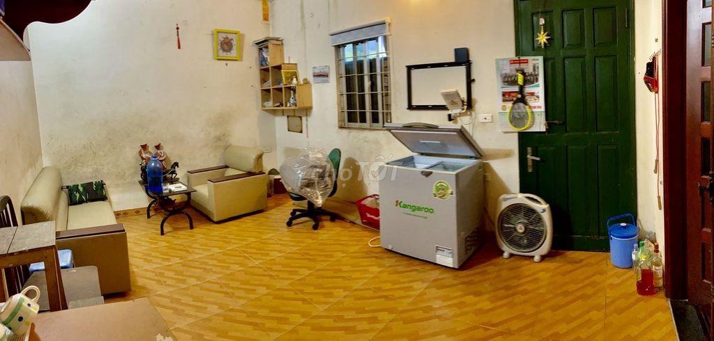 Nhà đất có sân rộng thoáng đỗ được oto 7 chỗ
