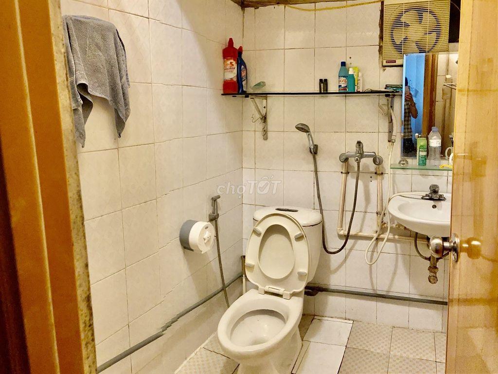 Nhà đất có sân rộng thoáng đỗ được oto 7 chỗ