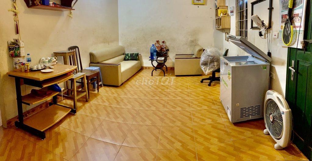 Nhà đất có sân rộng thoáng đỗ được oto 7 chỗ