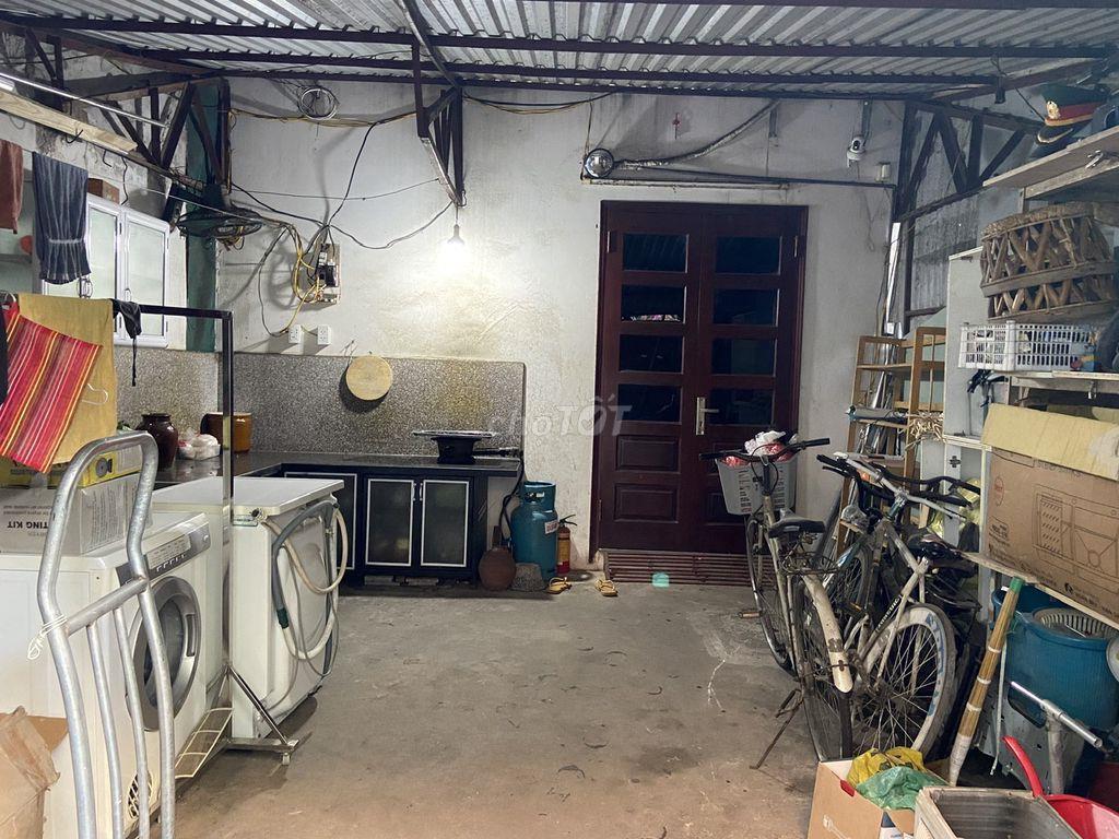 Nhà đất có sân rộng thoáng đỗ được oto 7 chỗ