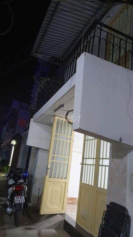 CHO THUÊ NHÀ 1T1L HẺM 24 CÁCH MT LÝ TỰ TRỌNG 15M THÔNG QUA H.XÁNG THỔI