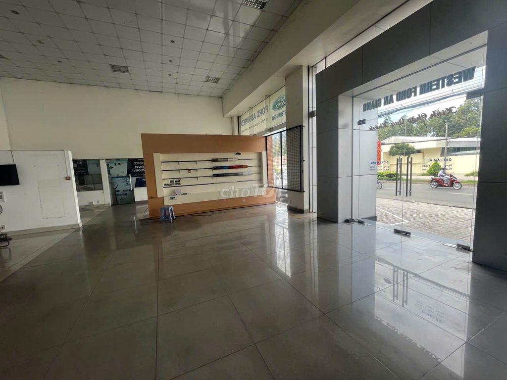 BÁN ĐẤT SHOWROOM Ô TÔ MẶT TIỀN TRẦN HƯNG ĐẠO – LONG XUYÊN- AN GIANG