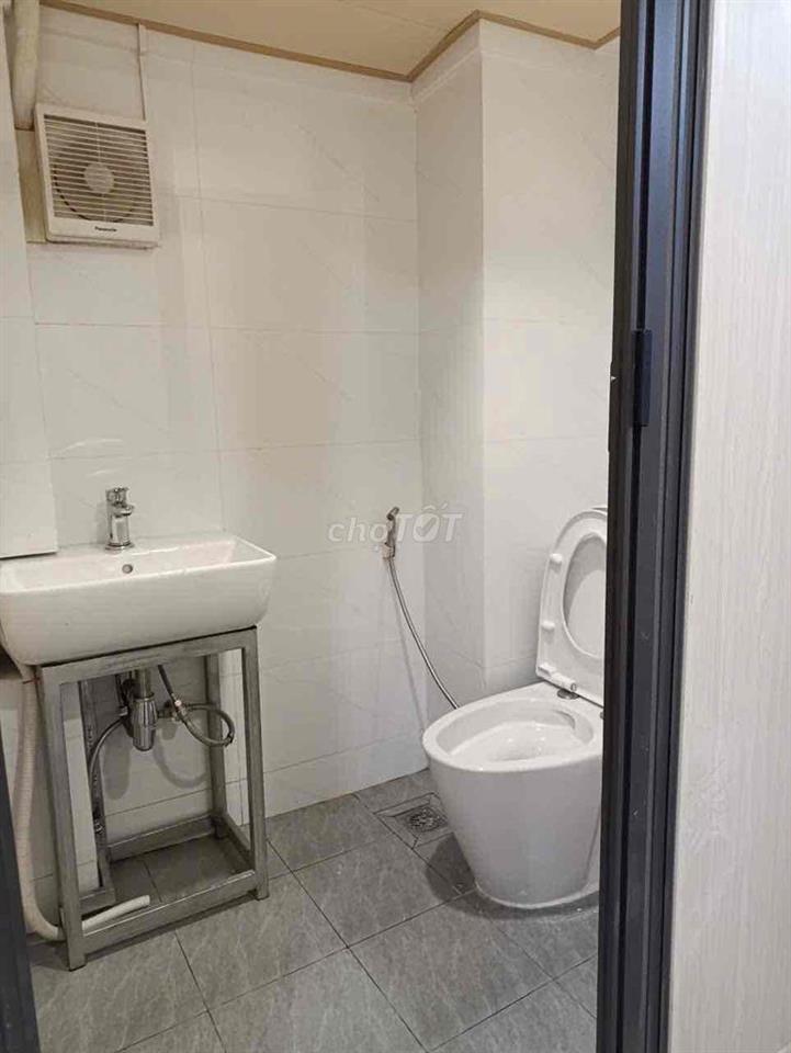Nhà chính chủ mới cho thuê hẻm1/ 5 bước ra mặt tiền