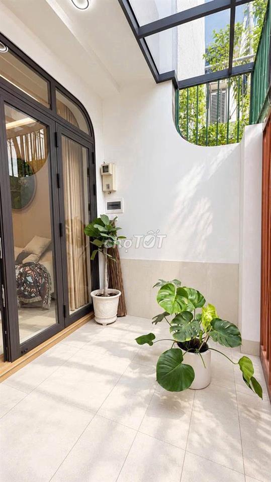 bán nhà 4 tầng 5pn đường thích quảng đức phú nhuận 50m2
