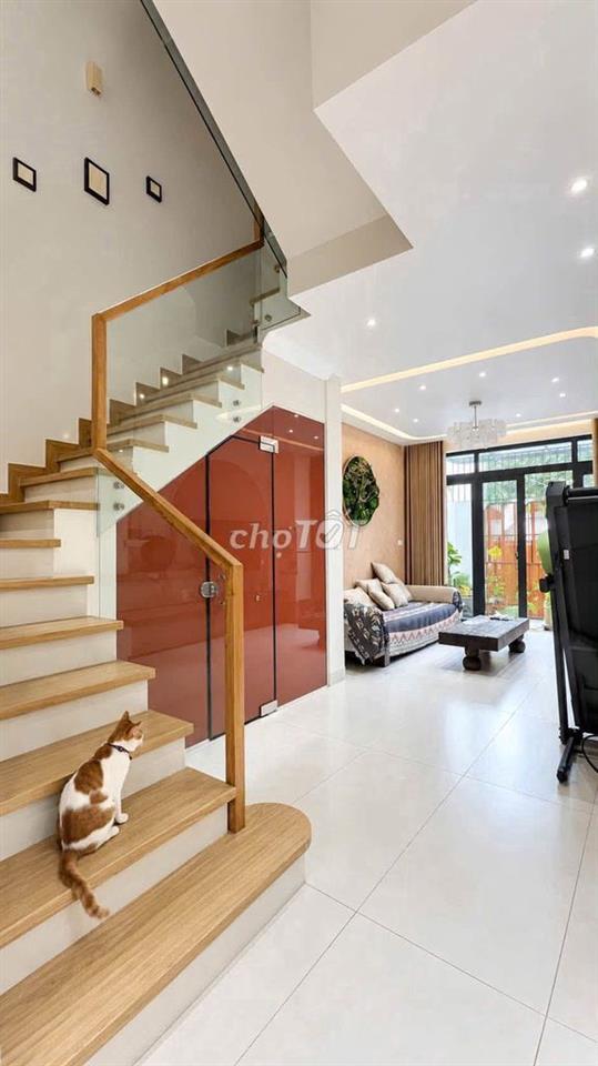 bán nhà 4 tầng 5pn đường thích quảng đức phú nhuận 50m2