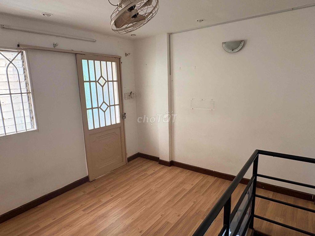 Nhà cho thuê cách trường đại học Nguyễn Tất Thành 200 mét