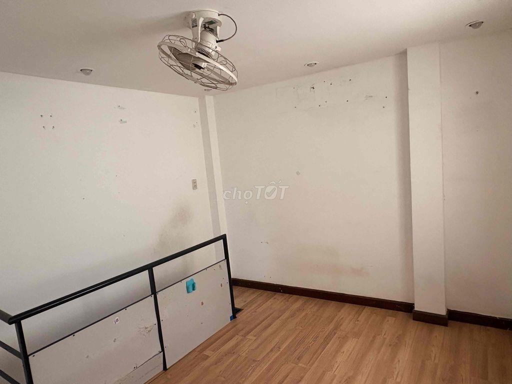 Nhà cho thuê cách trường đại học Nguyễn Tất Thành 200 mét