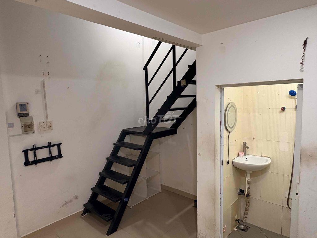 Nhà cho thuê cách trường đại học Nguyễn Tất Thành 200 mét