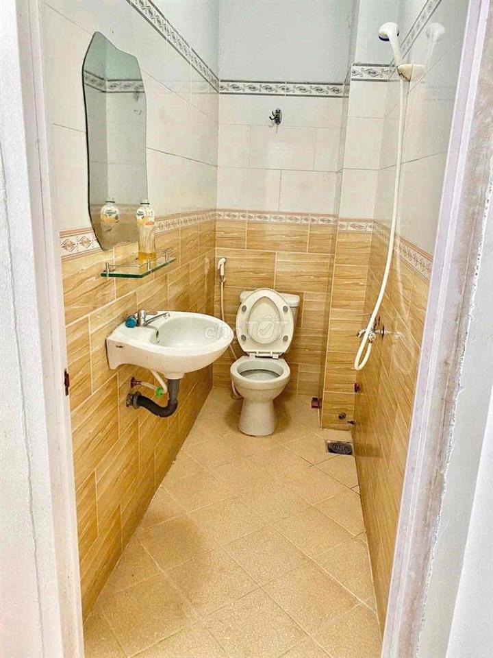 PHÒNG NGỦ BAN CÔNG NẰM NGAY E-TOWN CỘNG HOÀ