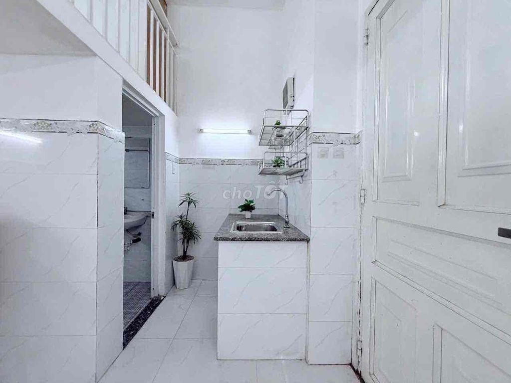 PHÒNG GÁC SIU RỘNG THOÁNG NẰM NGAY TRỤC ĐƯỜNG CỘNG HOÀ, TÂN BÌNH